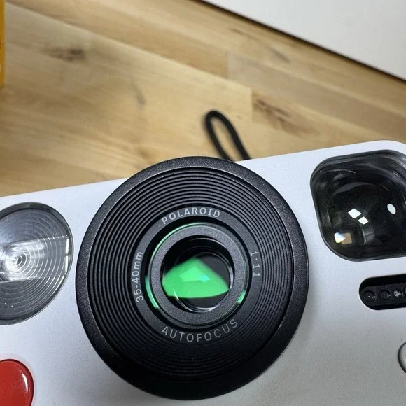 Polaroid Now 2nd Generation I-Type Instant Film Camera w/ 40 Film Black & White - Picture 9 of 13